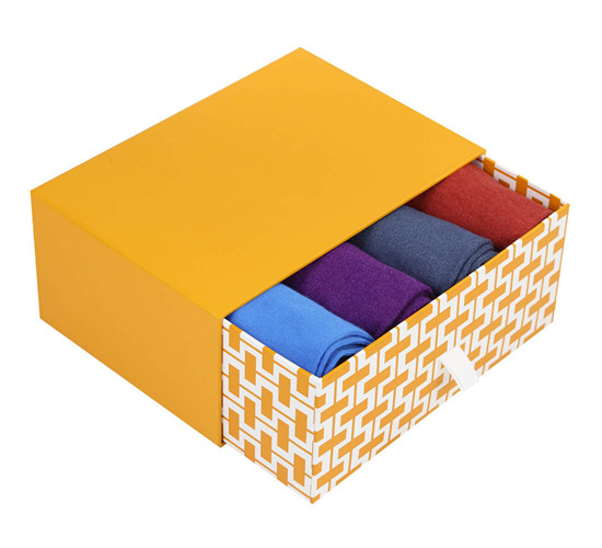 1619166499109397.png box with happy card2.png